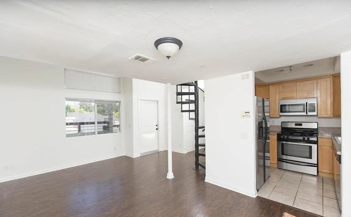 480 N Catalina Ave - Photo 5 of 10