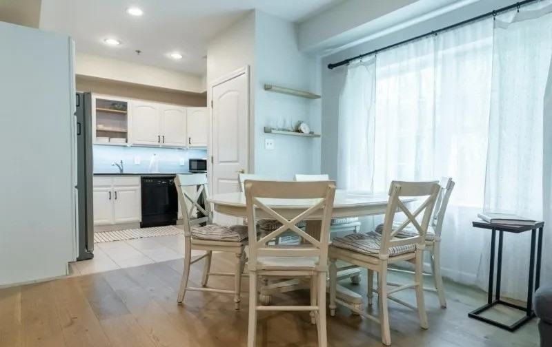 351 S Broad St - Photo 4 of 11