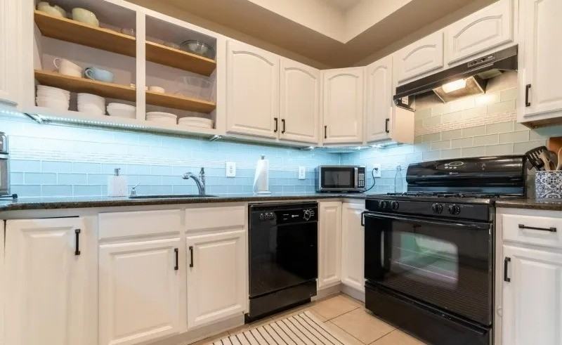 351 S Broad St - Photo 5 of 11