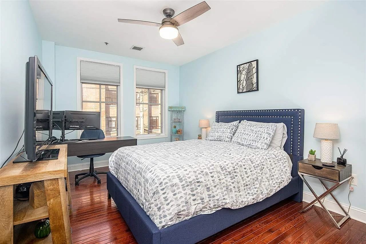 727 Monroe St - Photo 2 of 10