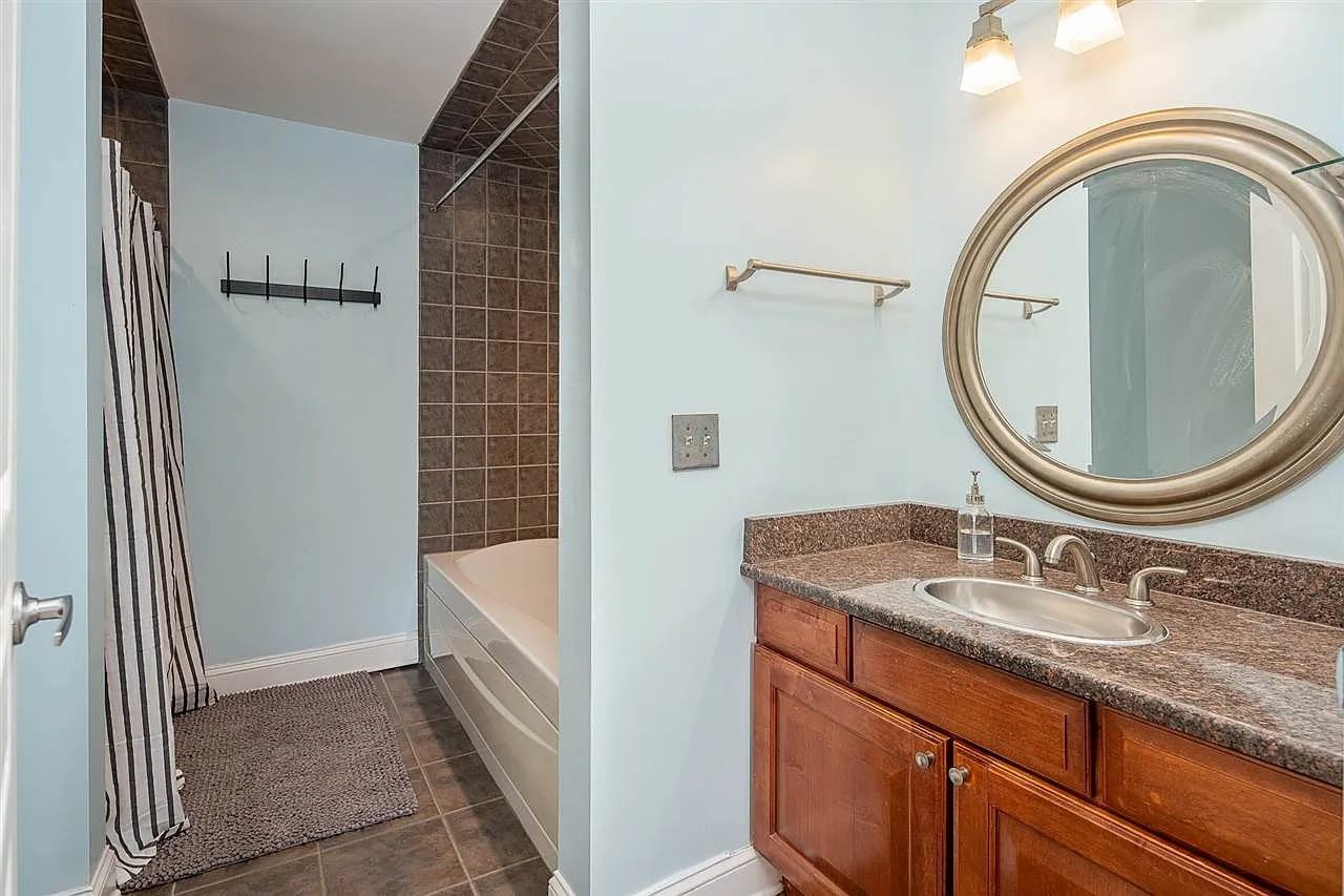 727 Monroe St - Photo 3 of 10