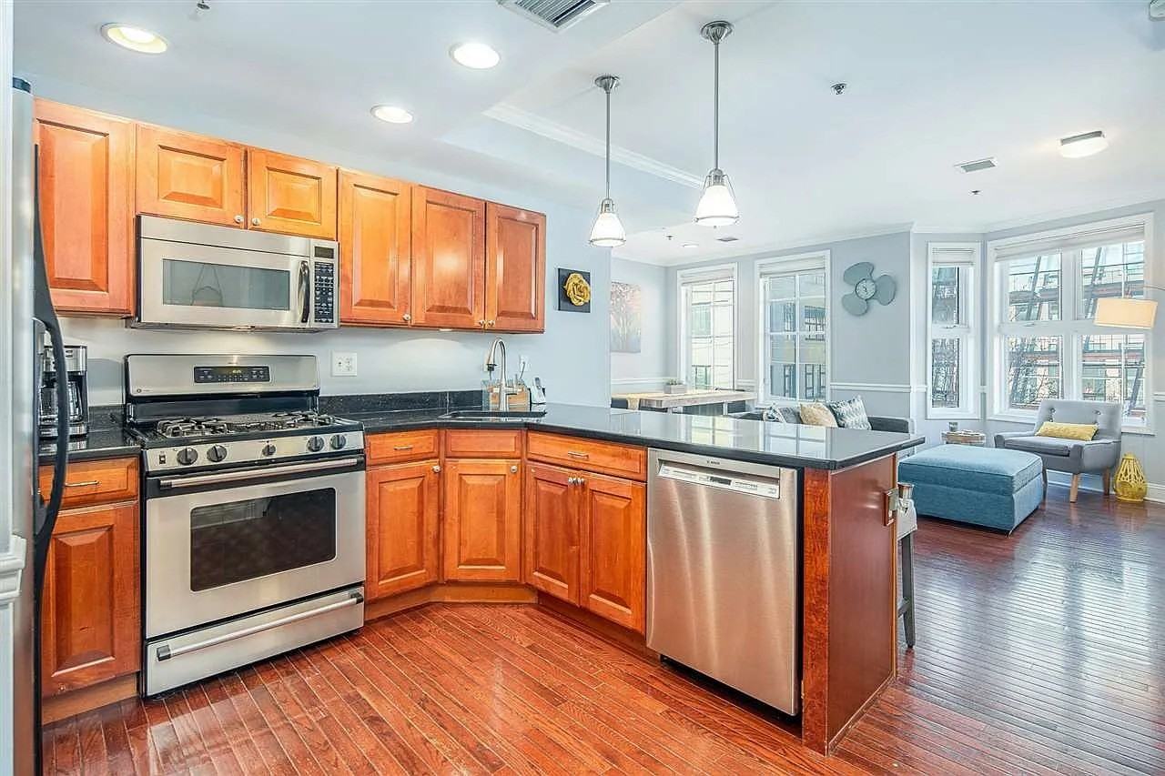 727 Monroe St - Photo 6 of 10