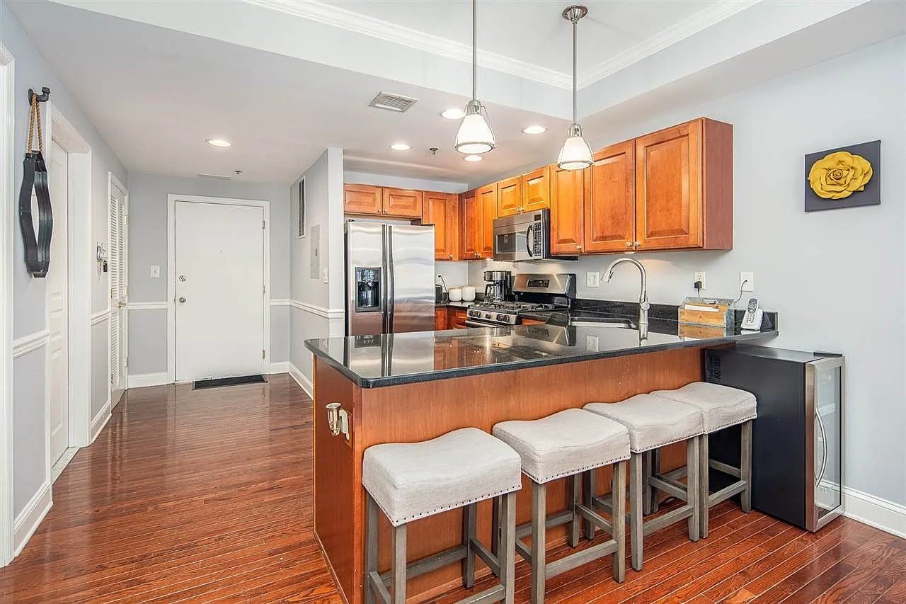 727 Monroe St - Photo 7 of 10