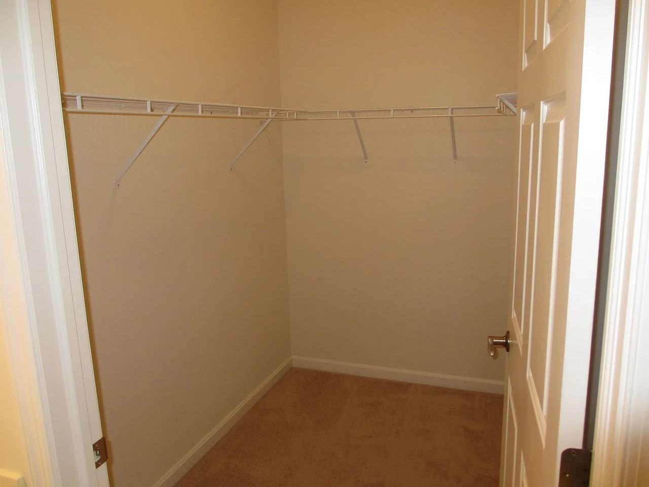 113 Alma Mater Dr - Photo 4 of 9