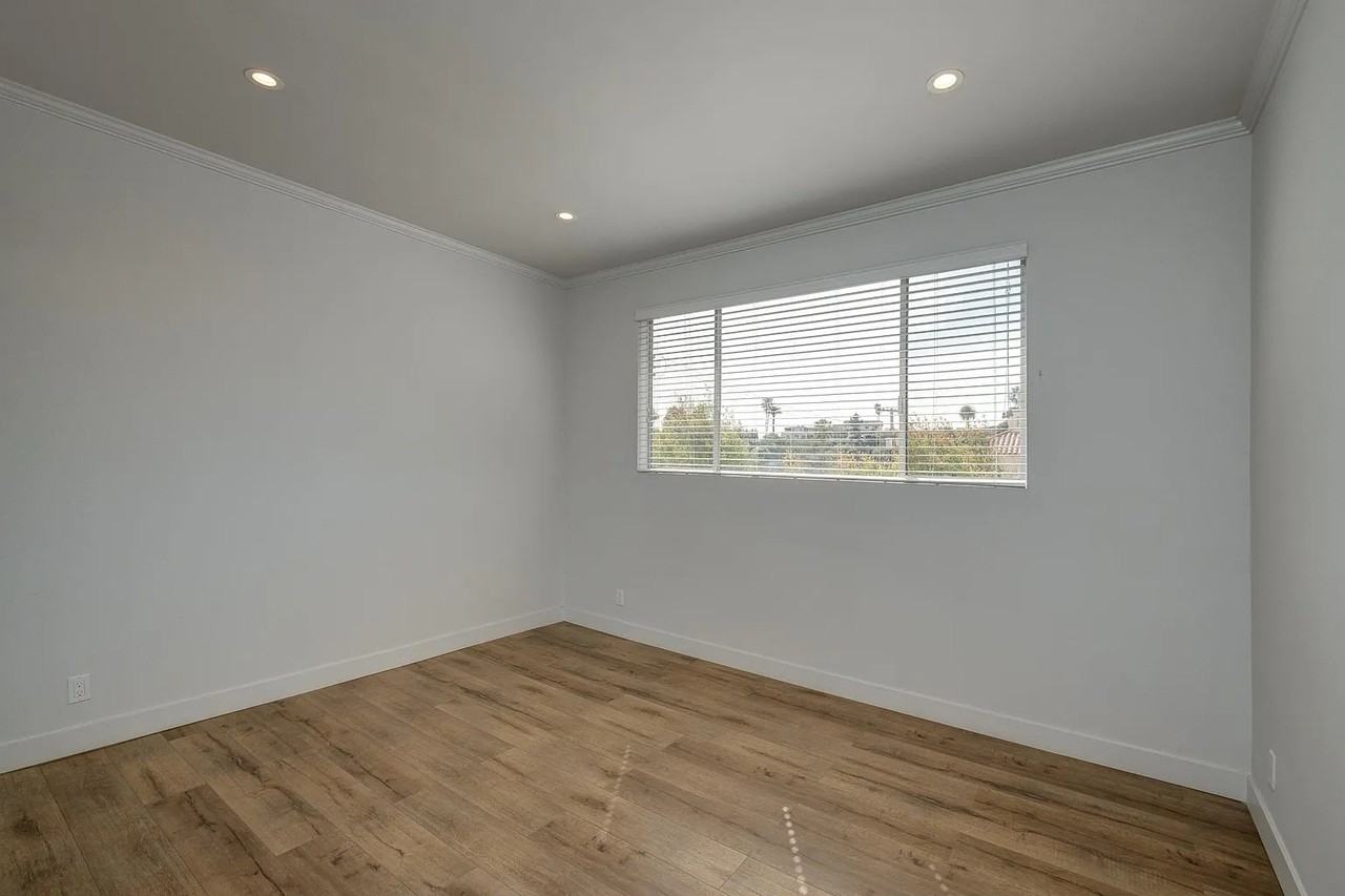 12320 Montana Ave - Photo 2 of 5