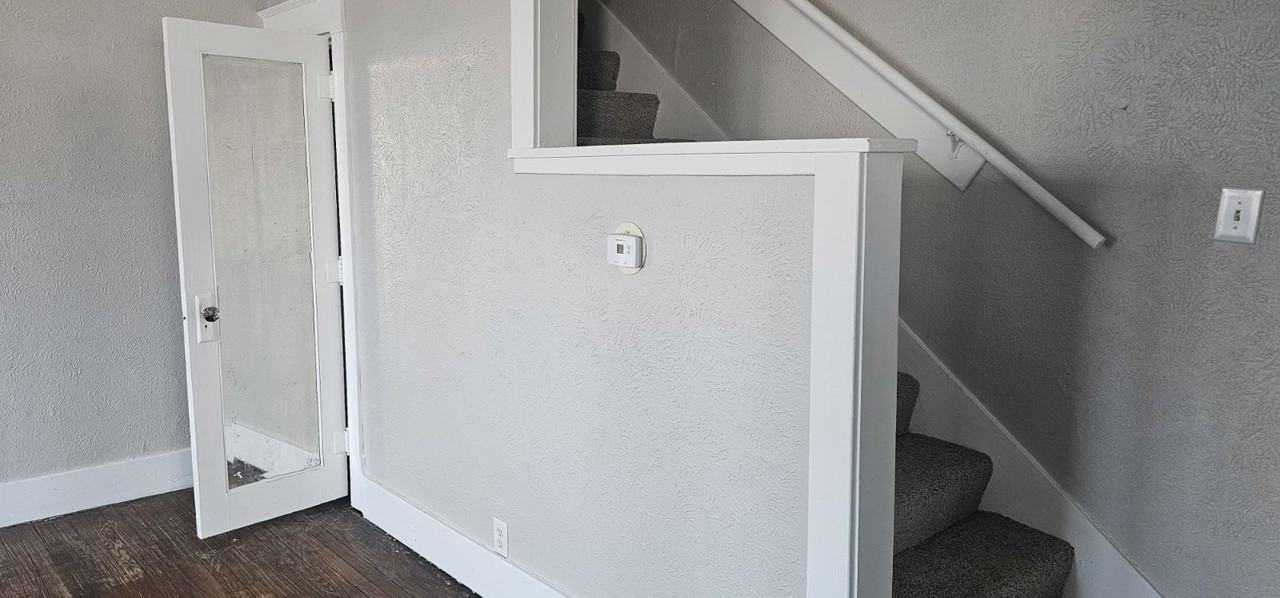 1032 Allen St - Photo 4 of 14