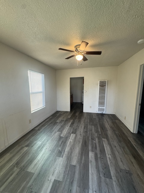 4912 Elvin Ave - Photo 3 of 12