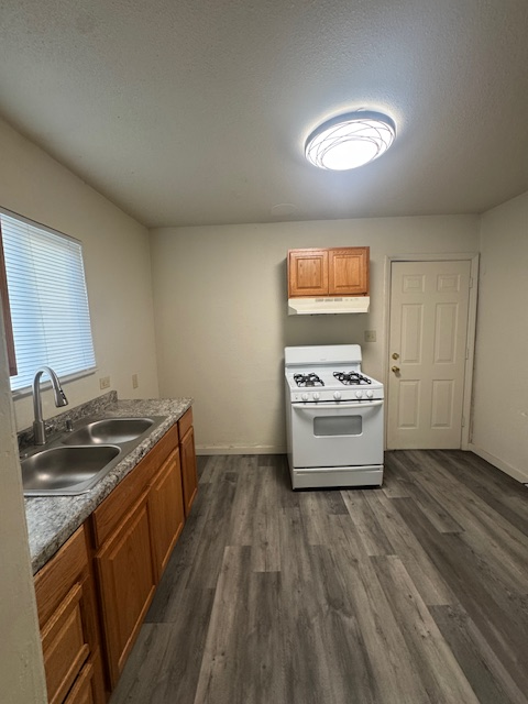 4912 Elvin Ave - Photo 4 of 12