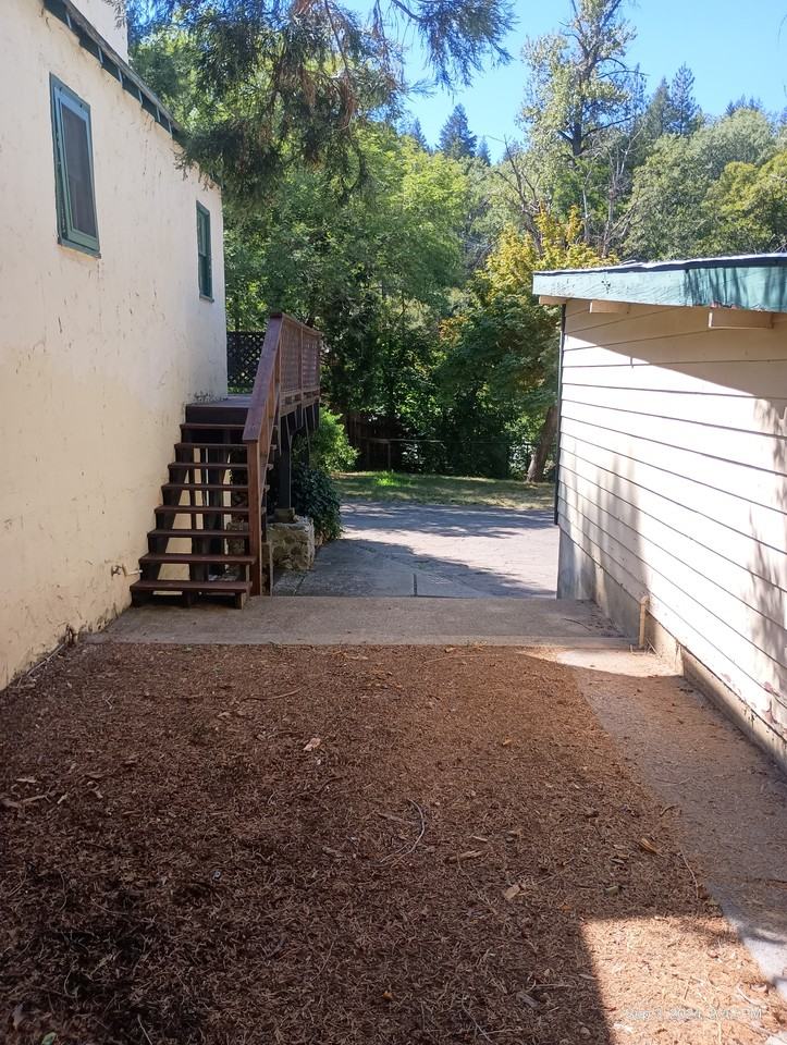 100 Bridge St - Photo 7 of 29