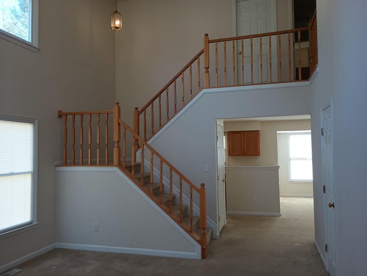 212 Hemmingwood Dr - Photo 2 of 22