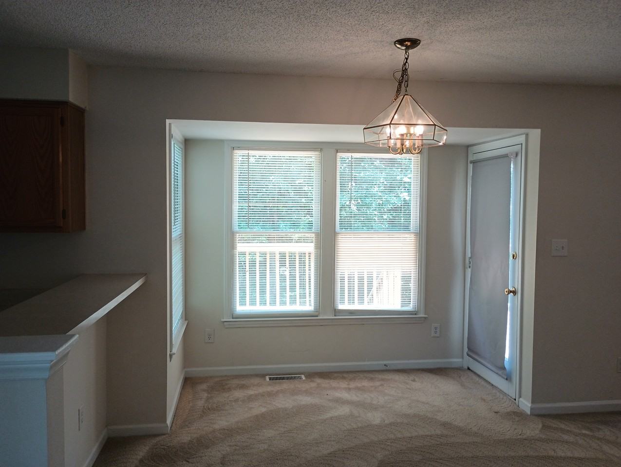 212 Hemmingwood Dr - Photo 6 of 22