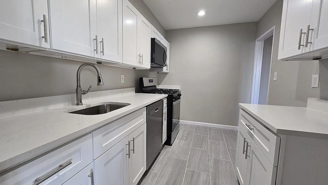 8409 155th Ave - Photo 2 of 6