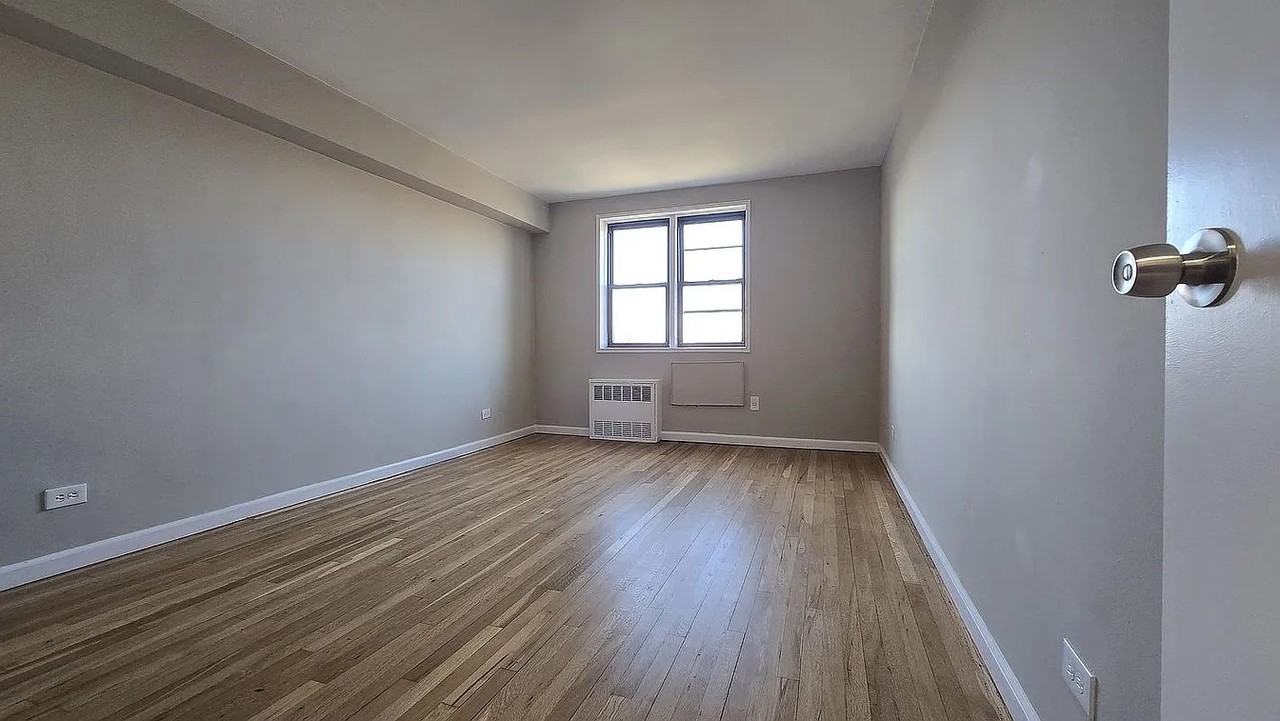 8409 155th Ave - Photo 3 of 6