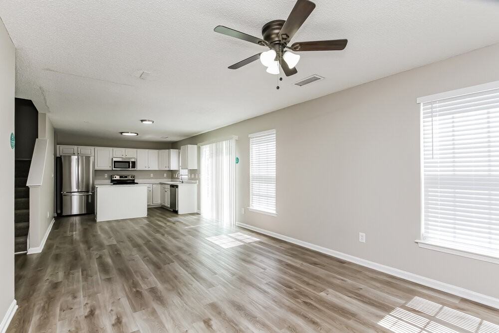 8534 Appledale Dr - Photo 6 of 17