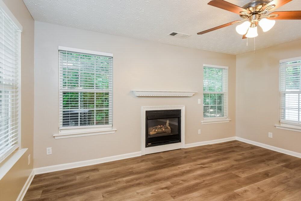 966 Windcroft Cir Nw - Photo 4 of 17