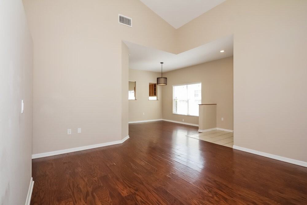 12336 Hollybush Ter - Photo 4 of 17