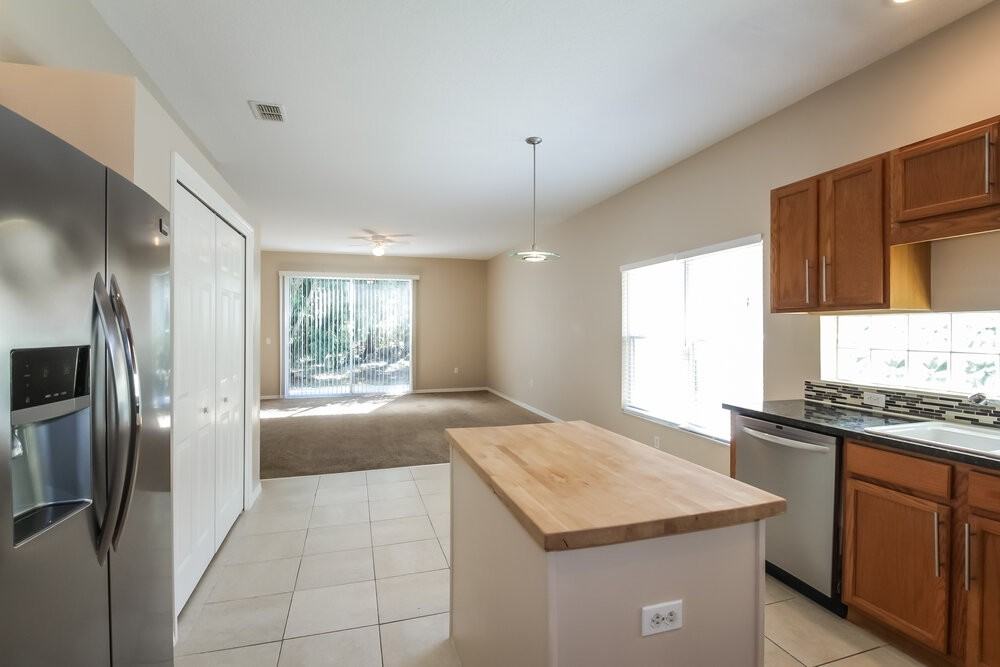 12336 Hollybush Ter - Photo 5 of 17