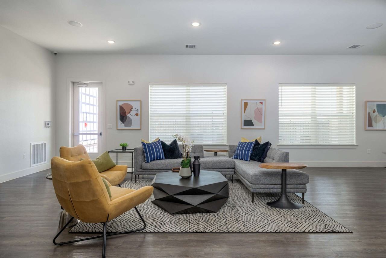 CHARLES MERLE & #A8-4 - Photo 2 of 27