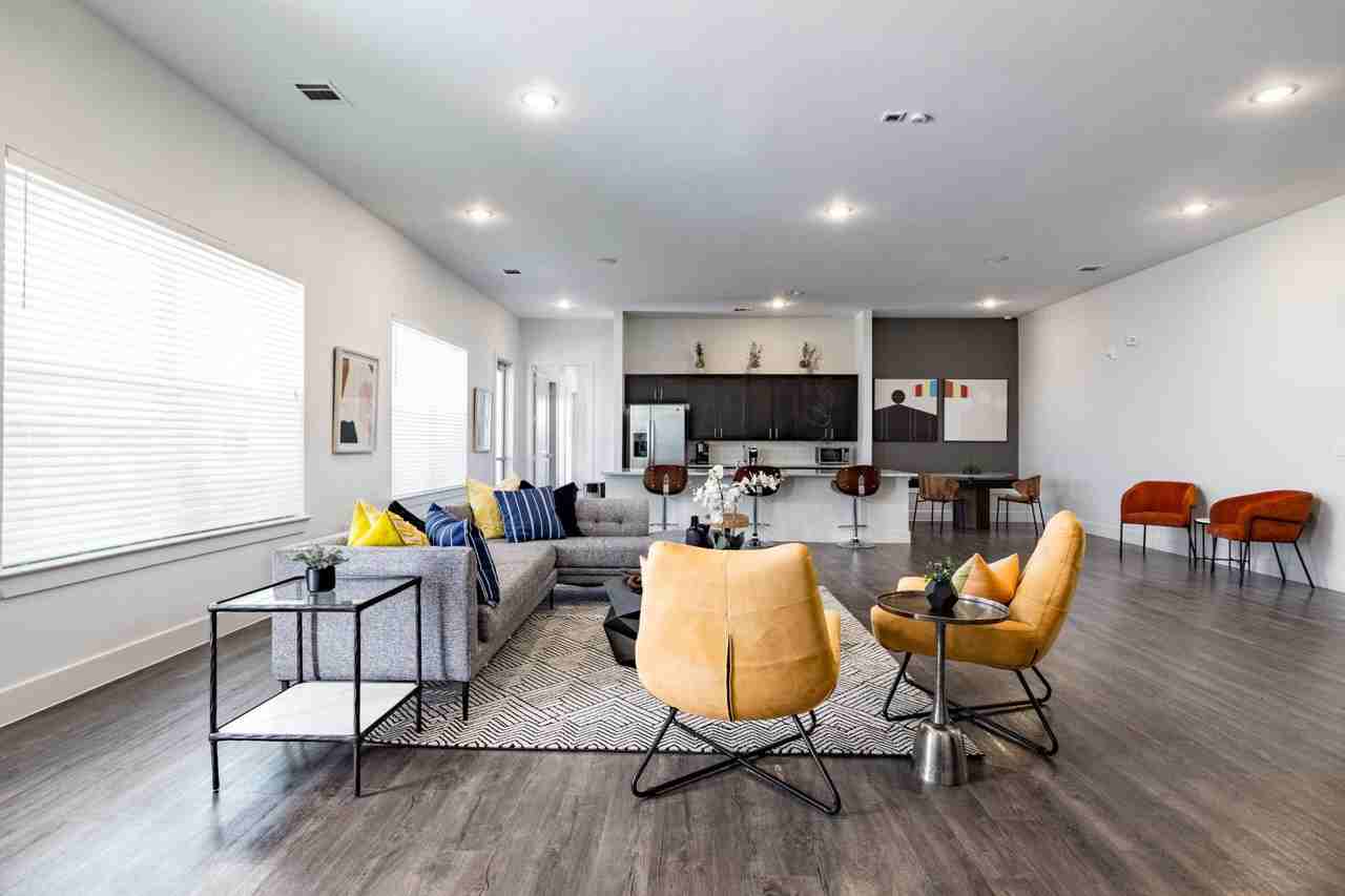 CHARLES MERLE & - Photo 5 of 27