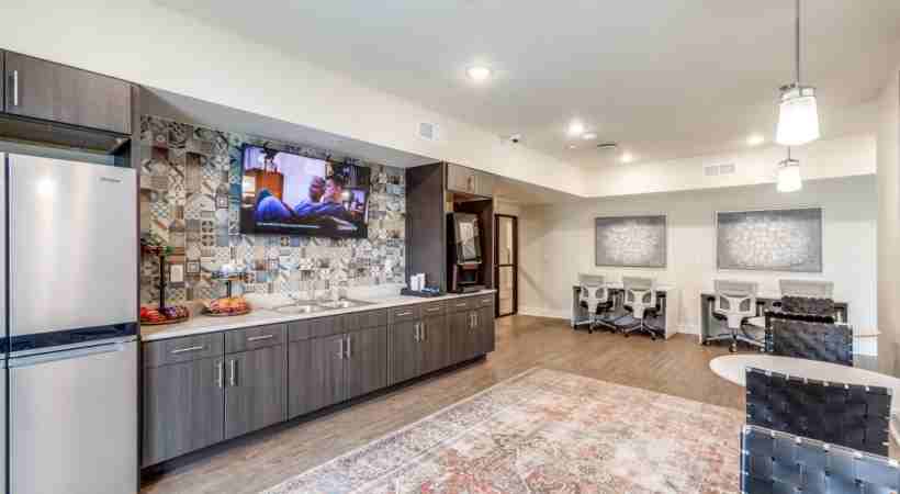 SCOTTSDALE & - Photo 7 of 20