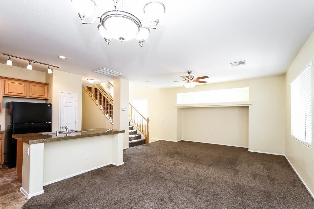 9841 Fast Elk St - Photo 4 of 15