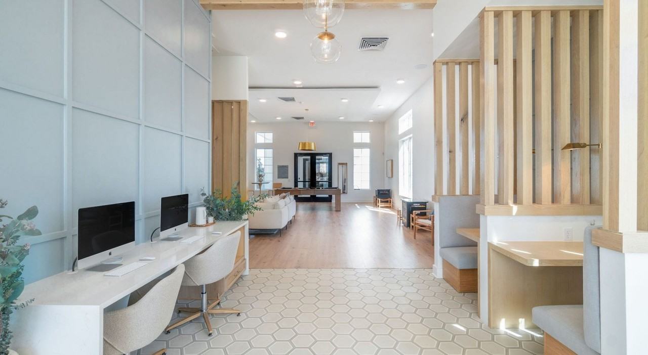 BLUE BLUFF & - Photo 4 of 14