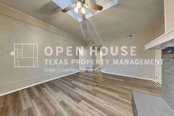 1922 Robin Meadow Dr - Photo 5 of 25