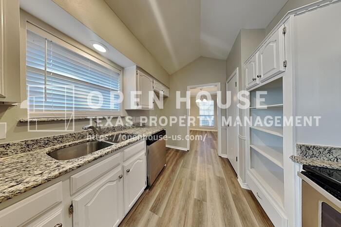 1922 Robin Meadow Dr - Photo 7 of 25