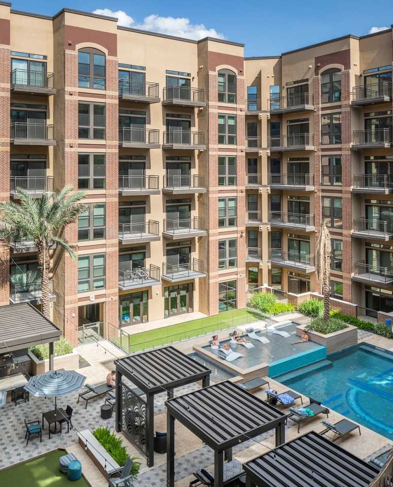 517 W 20th St #A3-45