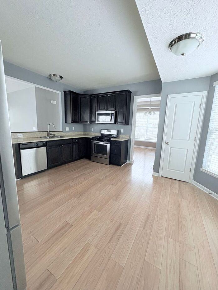 7876 Ashenden Dr - Photo 3 of 19