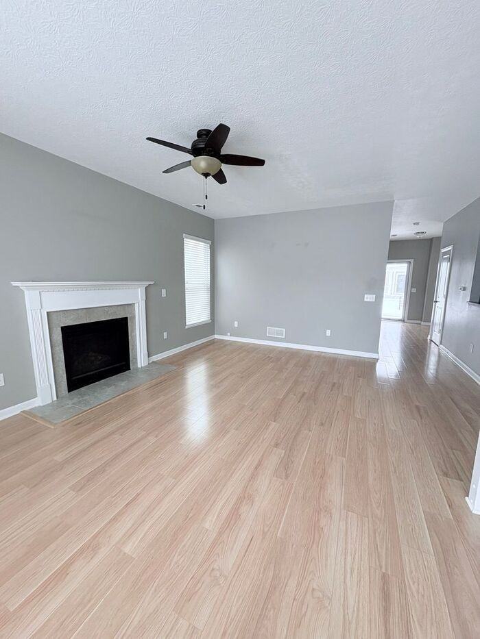 7876 Ashenden Dr - Photo 4 of 19