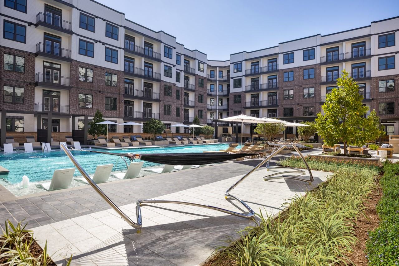 3005 Summer St #S2-33