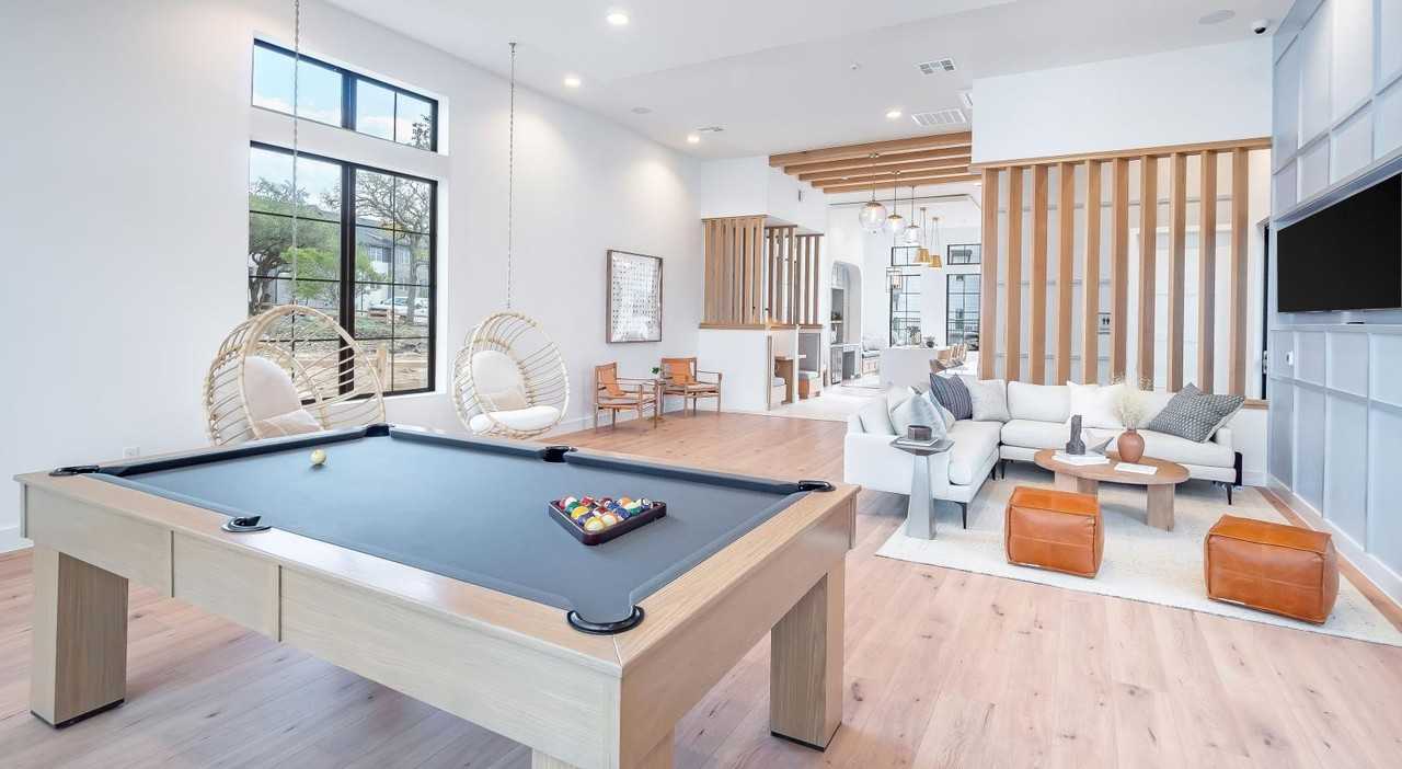 CITIZEN & - Photo 3 of 32