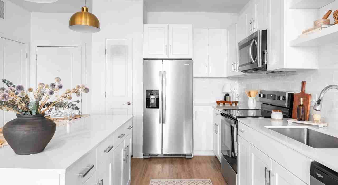 CITIZEN & - Photo 4 of 32