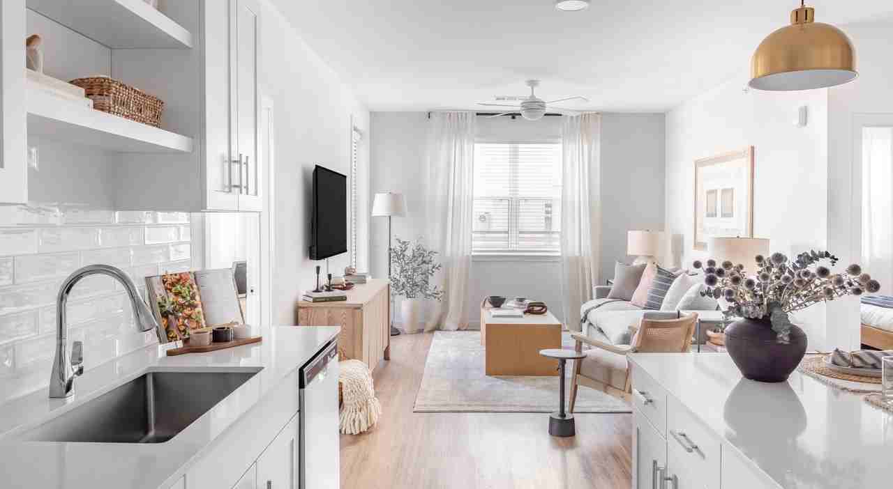 CITIZEN & - Photo 5 of 32