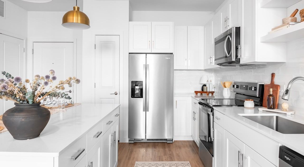 CITIZEN & - Photo 5 of 32