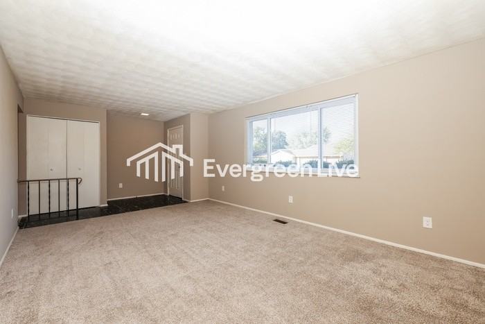 755 Ellsworth Dr - Photo 5 of 15