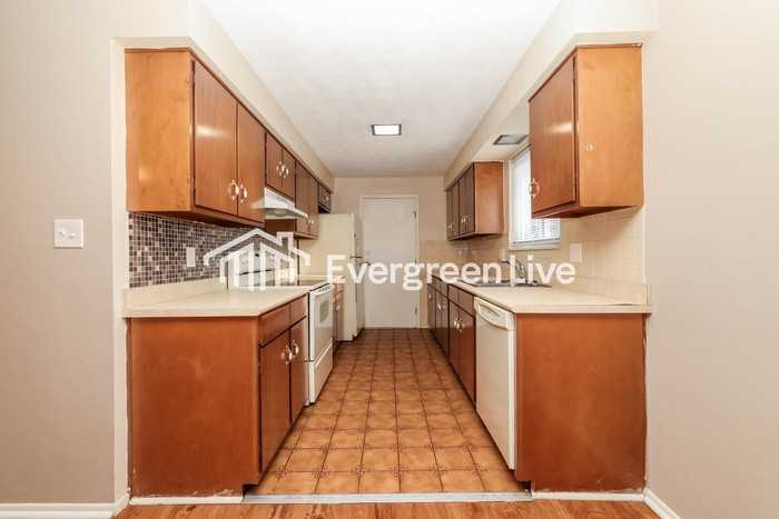 755 Ellsworth Dr - Photo 6 of 15