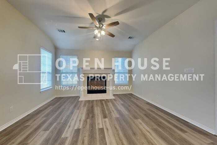 40 W Hillside Pl - Photo 4 of 26