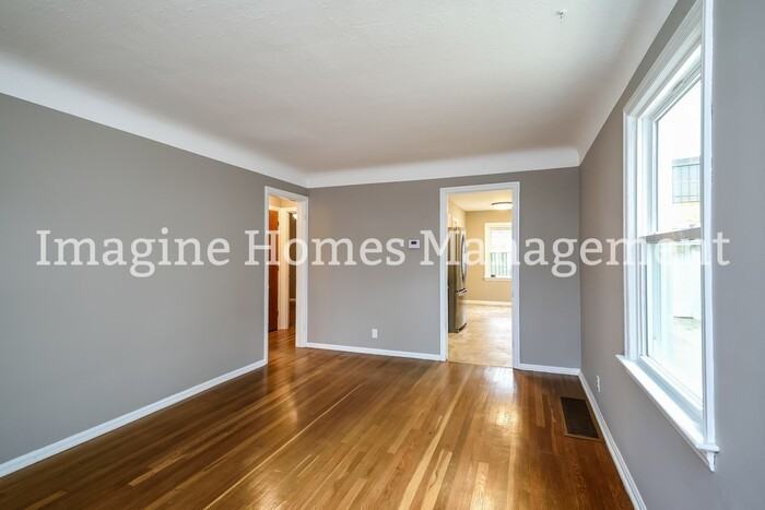 14701 Delaware Ave - Photo 3 of 11