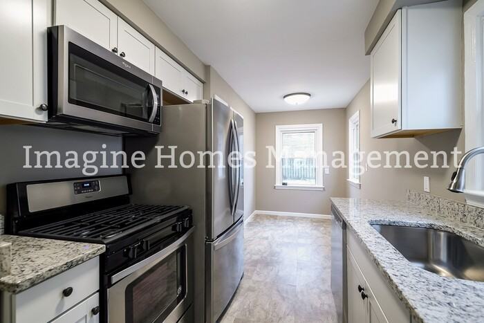 14701 Delaware Ave - Photo 5 of 11