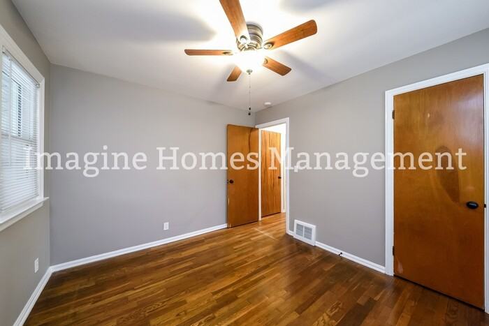 14701 Delaware Ave - Photo 7 of 11