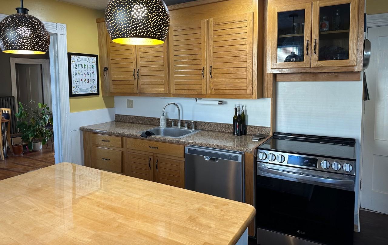 28 Thorndike St #1 - Photo 6 of 9