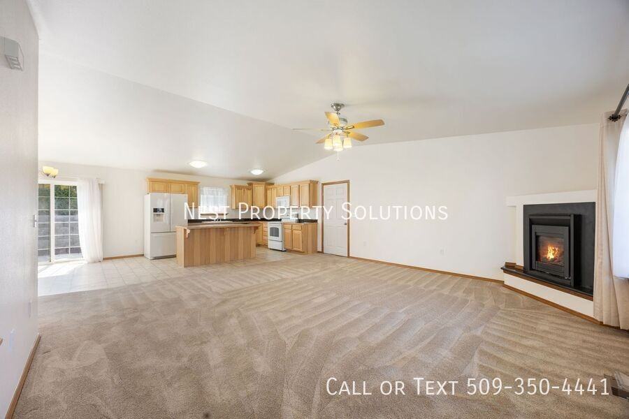 807 Westshore Dr Ne #E18 - Photo 4 of 24