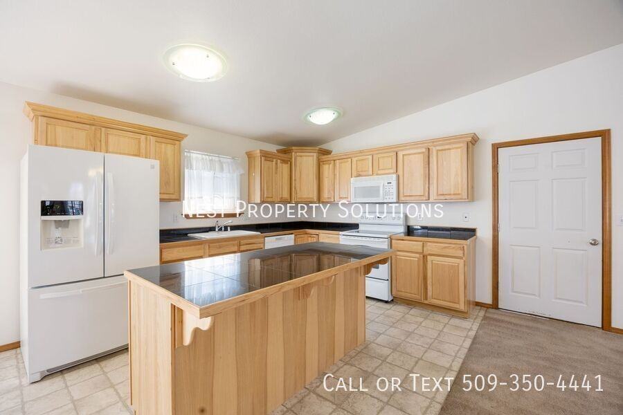 807 Westshore Dr Ne #E18 - Photo 7 of 24