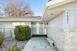 1227 Fairway Dr Ne - Photo 1 of 1