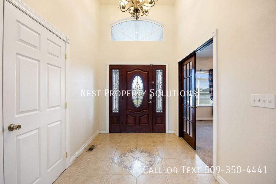 12049 Baseline Rd E - Photo 4 of 32