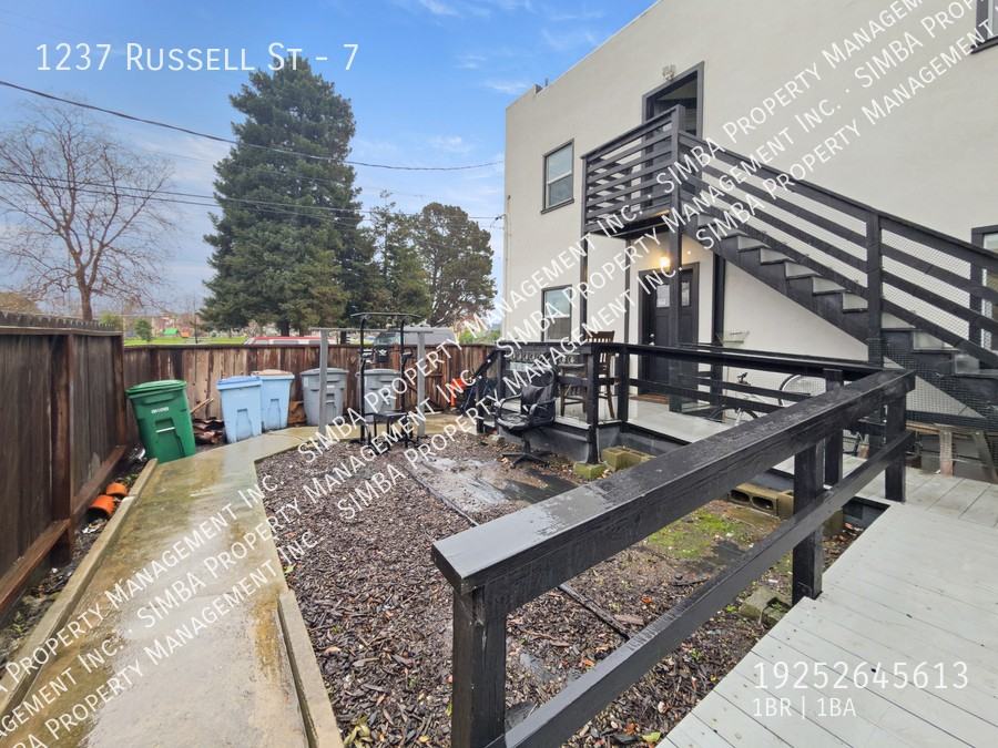 1237 Russell St #7 - Photo 6 of 23