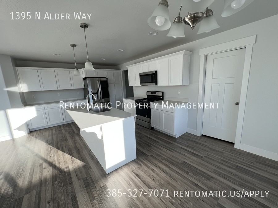 1395 N Alder Way - Photo 6 of 38