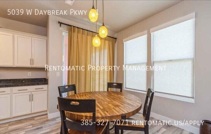 5039 W Daybreak Pkwy #1 - Photo 3 of 10